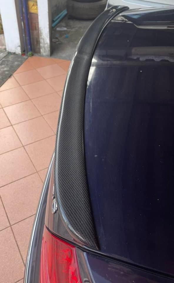 Spoiler หลัง benz w211 carbon แท้