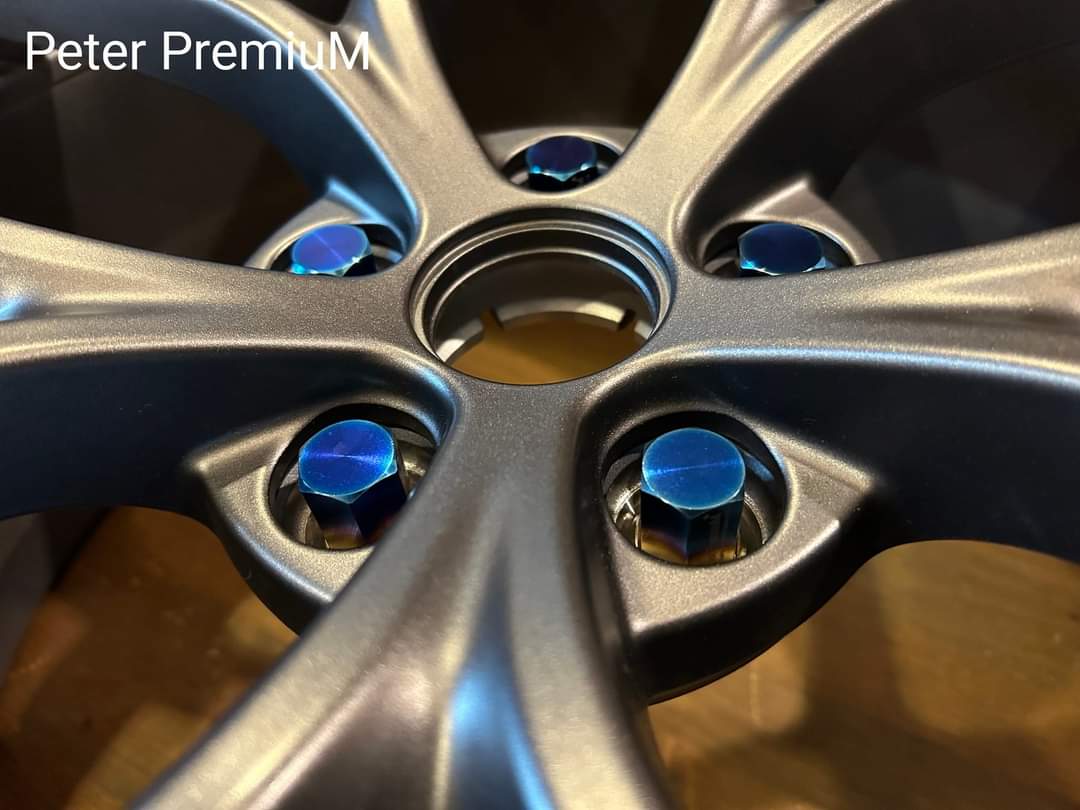 Peter PremiuM - Titanium Gr.5 ( Ti 6AL4V) Extremely light weight  Wheel nuts for Tesla. M14 x 1.5 conical seat Length 35mm.