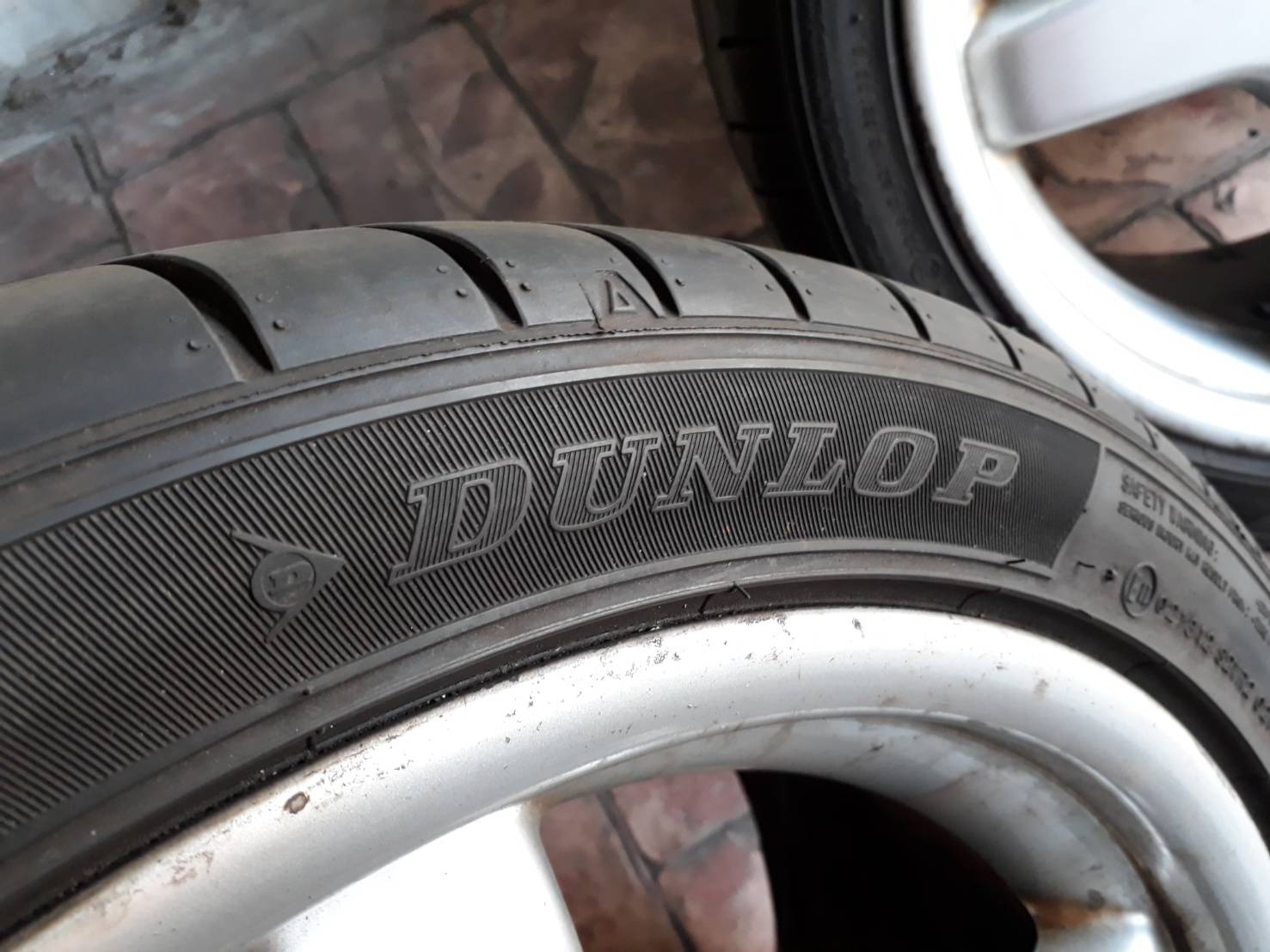 ยาง 1 คู่  Dunlop SP sport Maxx 050+ japan สภาพสวยที่สุด 95-98% ยาง premium   265/35/18 สัปดาห์ 10ปี18 
